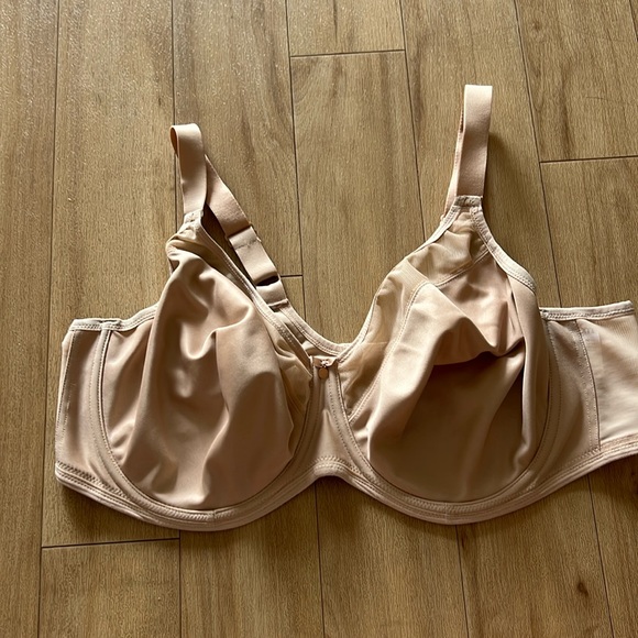 Elomi Smoothing Bra - Picture 4 of 6